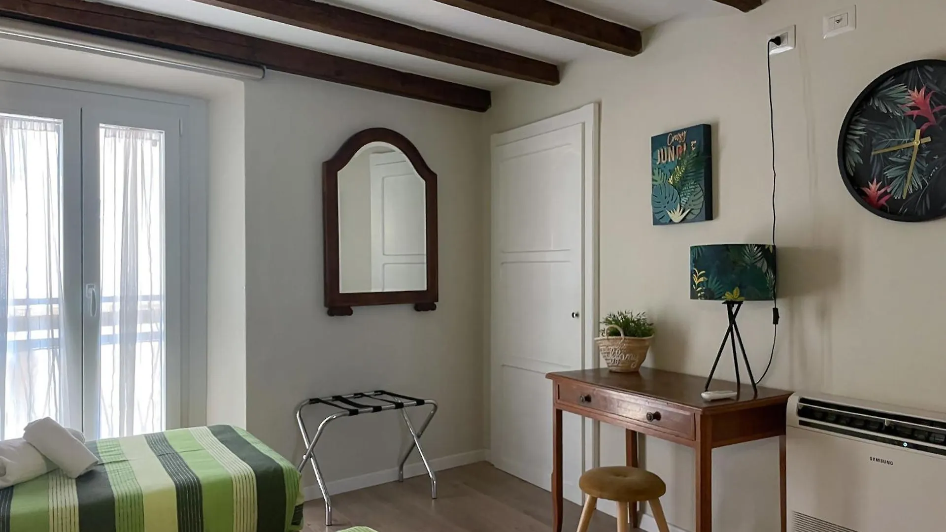 Dimora Romantica Apartment contacts